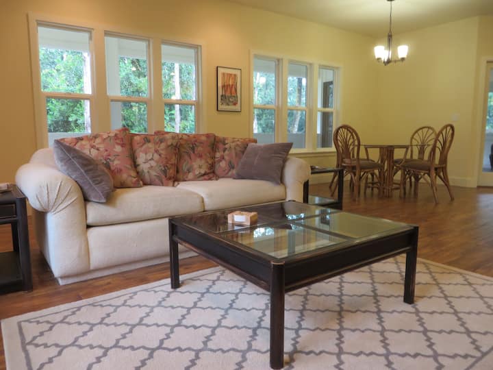 The Art Garden, Hilo side Hawaii Is Houses for Rent in Pāhoa, Hawaii