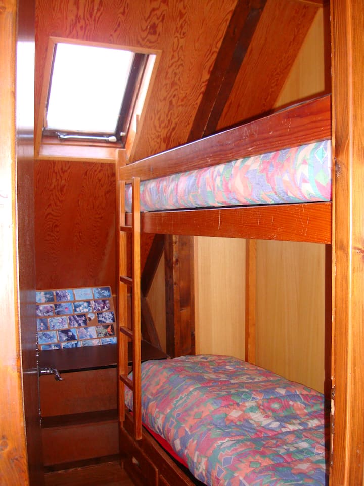 detská izba. 2 poschodové postele.