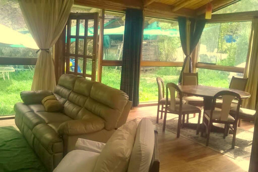 sala (con sofa reclinable)
y comedor