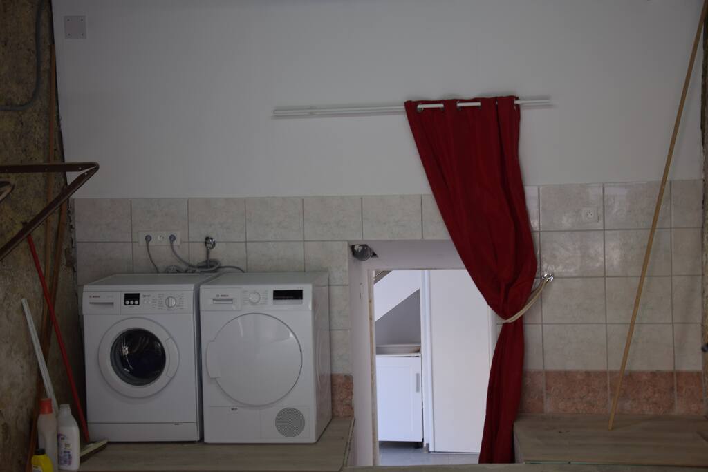 Buanderie (lave linge et séche linge)