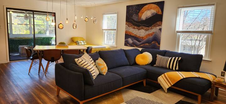 Cozy, Retro-styled House, 3 mins to lake access!
