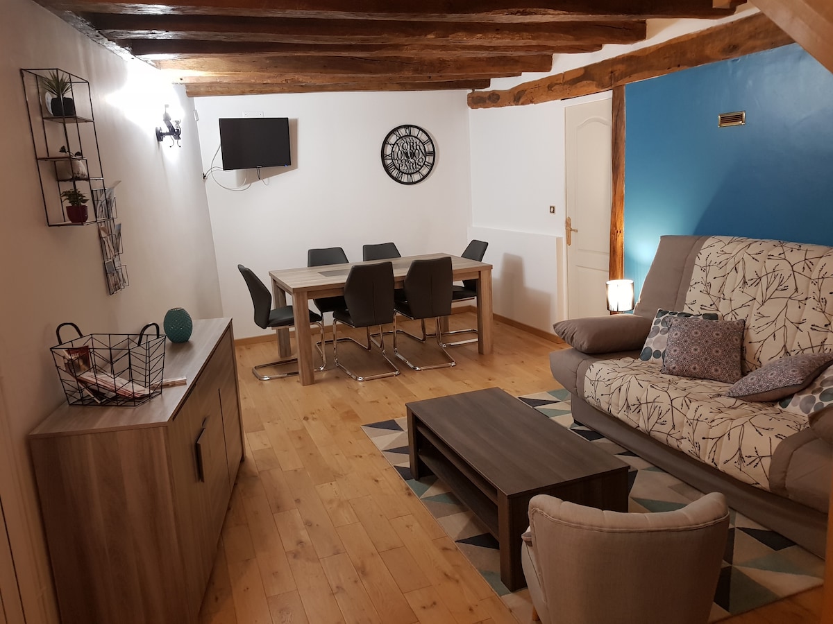 Extensión a  partir de 7 personas . 2 º salón arriba con clic clac dormir  2 personas