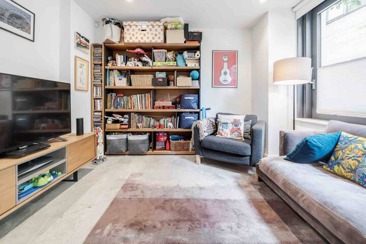 Lovely & quiet 4BR family home in Zone 1 gallery image 3