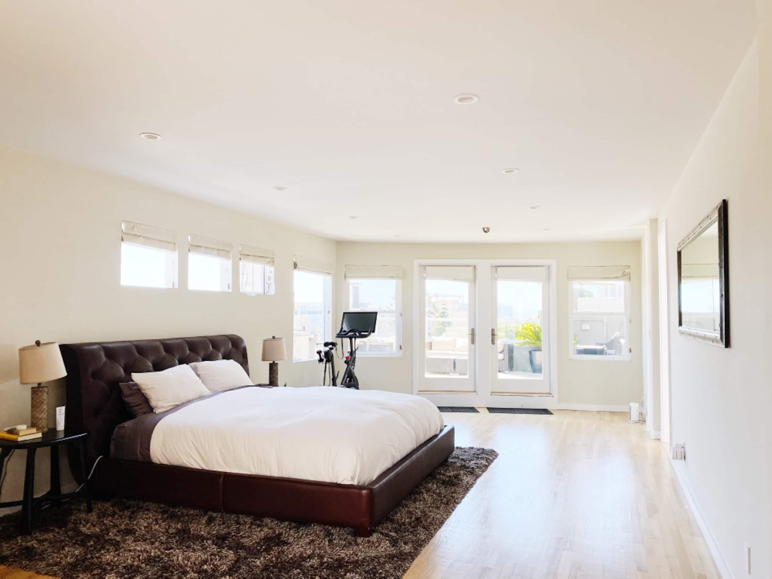 Condo in San Francisco · ★4.91 · 4 bedrooms · 4 beds · 4.5 baths - Image 12