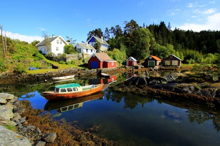 Seafront refuge close to Bergen