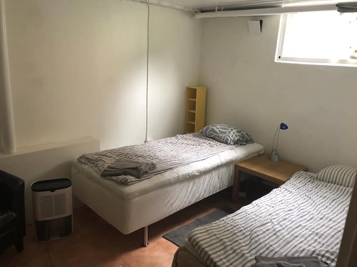 Nambari ya chumba cha kulala 1 na kipasha joto hewa.