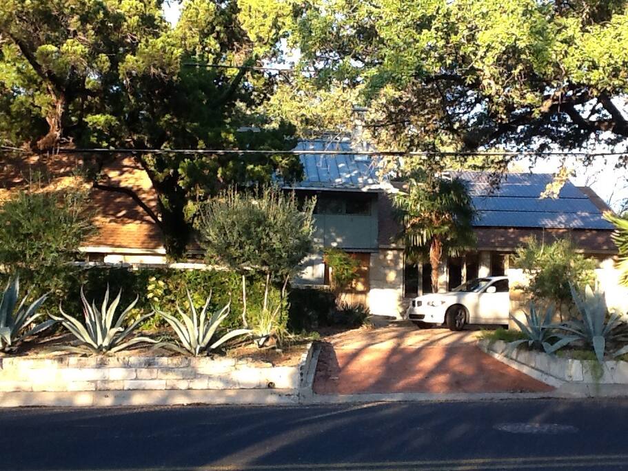 SxSW Modern TXstone house&lots charm! Houses for Rent in Austin