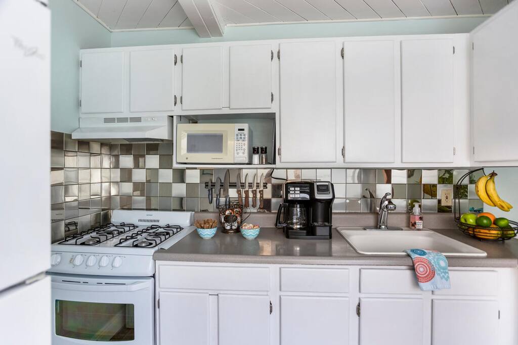 Full Kitchen w/gas stove.