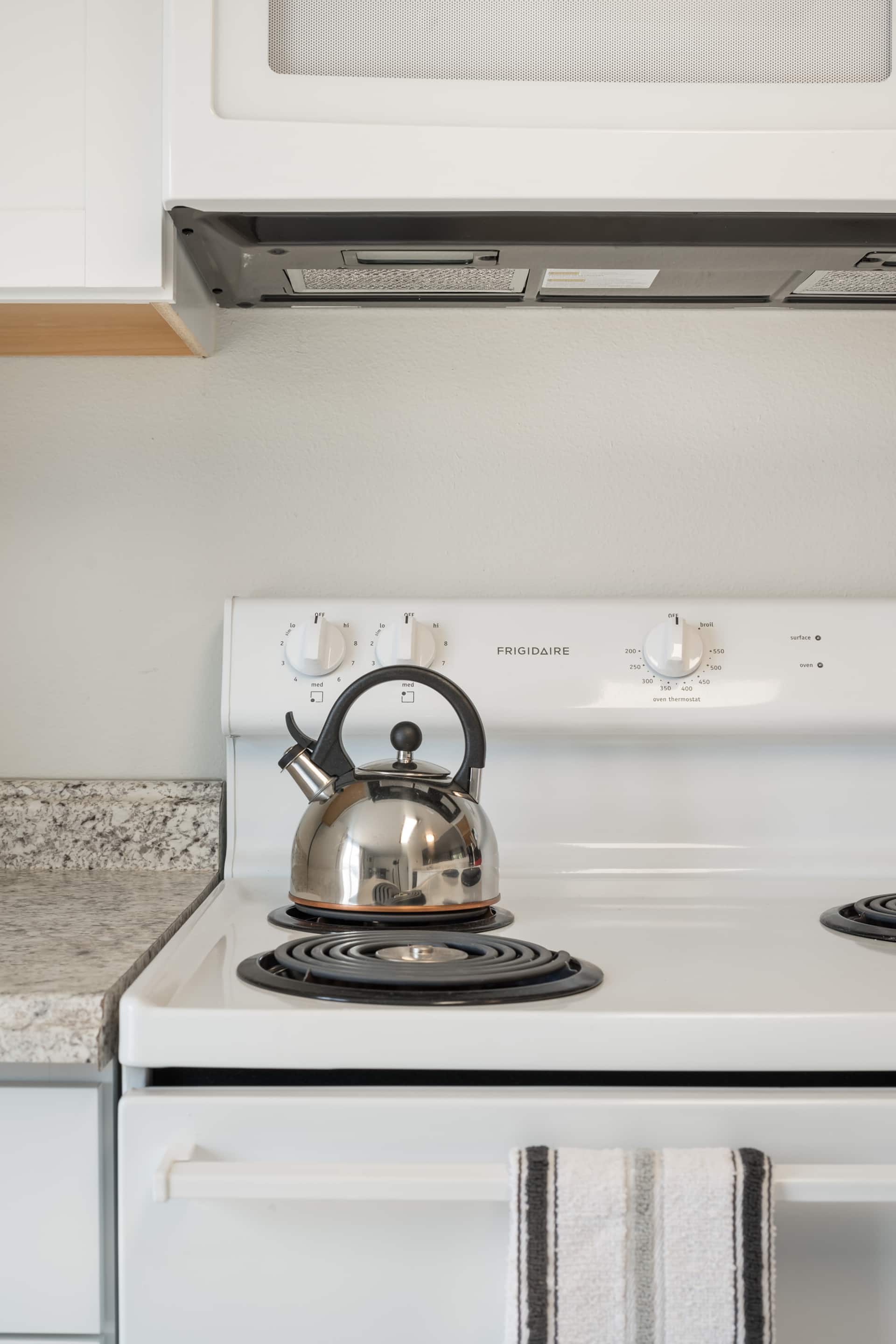 ★Wow! What a Find! Stunning 2BR, 1.5 BA Townhouse★ — foto 5