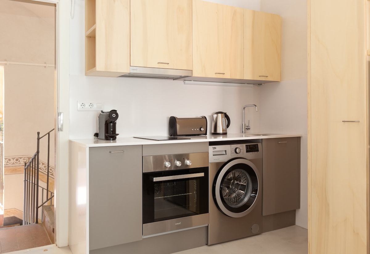 Successful Airbnb property: Renovated 1-bedroom flat in Born in Sant Pere, Santa Caterina I La Ribera