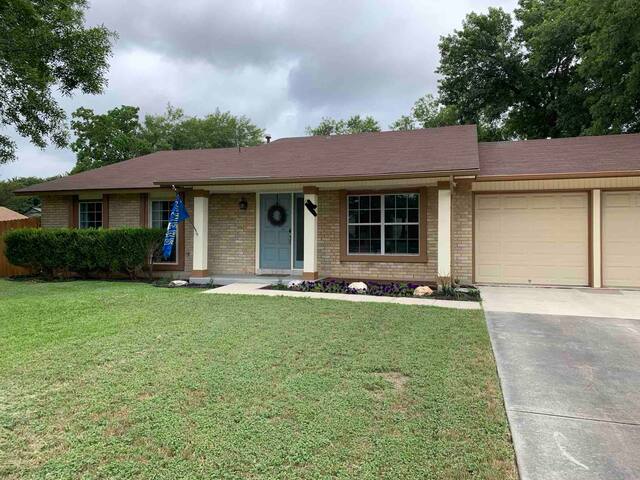 Shared renovated home close to it all! Superhost!