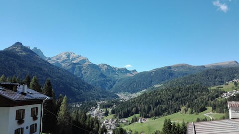 Cozy flat with Dolomites view