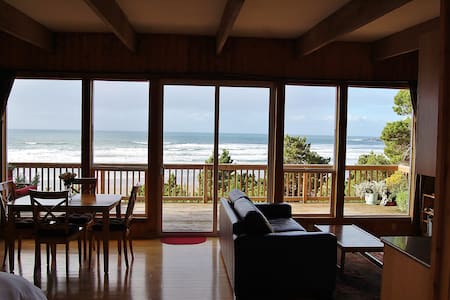 Oceanfront Cottage - Amazing Views!