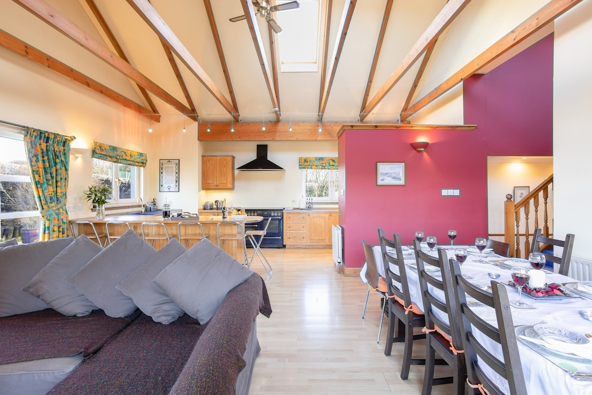 A smart and capacious kitchen-living area with comfy seating for all - ideal for entertaining large groups of friends and family.