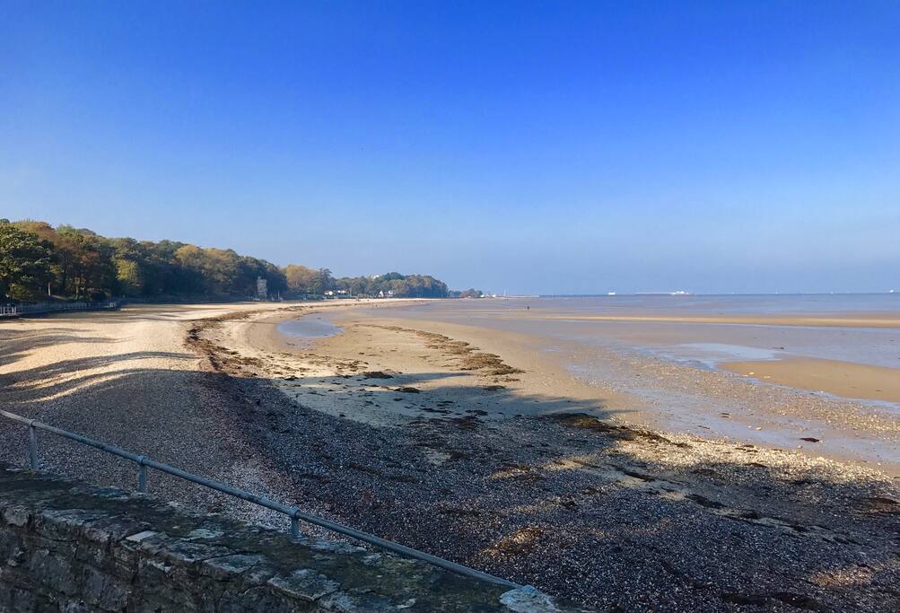 Puckpool beach and park - 5 mins walk!