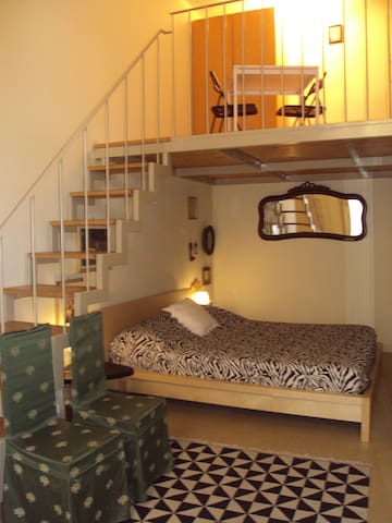 Gorgeus studio on the Arno river.