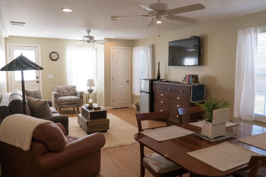 Living room with pull out sofa.