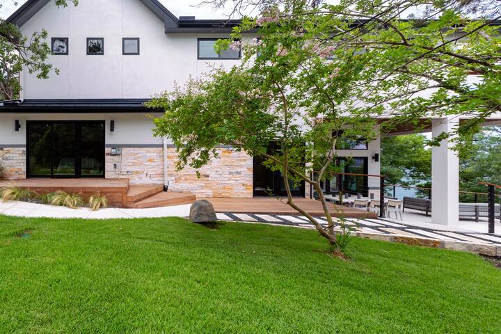 Lake Travis Waterfront Retreat With Dock gallery image 3