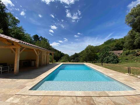 Holiday home with heated pool in the Dordogne