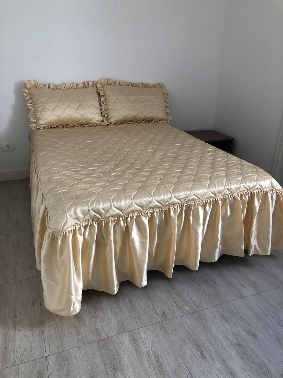 双人床，很舒服 