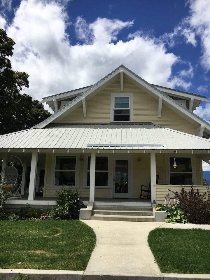 Pear orchard get away with amazing views! Farm stays for Rent in