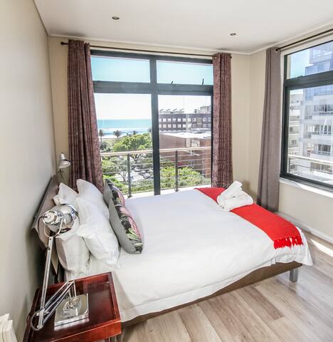 Oceans Reflection gallery image 5