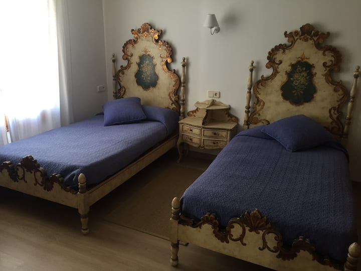 Chumba cha tatu cha watu wawili kwenye ghorofa ya kwanza