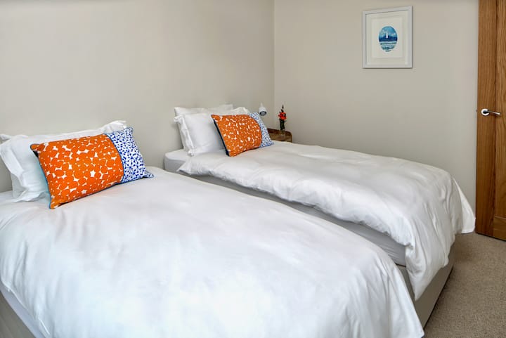 Lits jumeaux ou tyrolienne vers Super King dans 2 des chambres