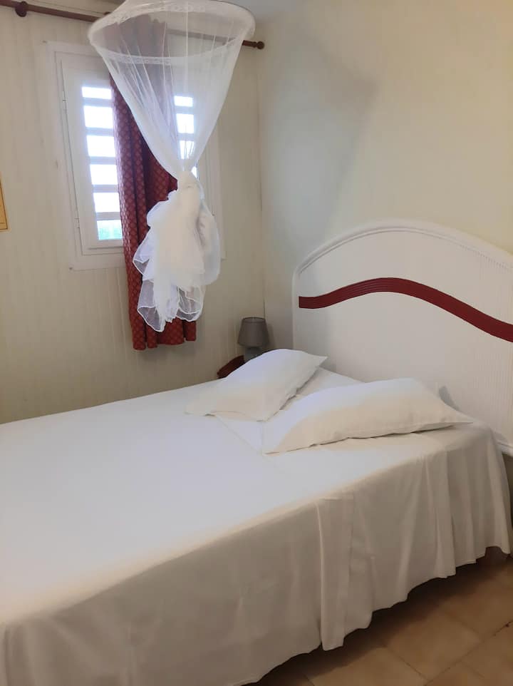 Upande wa dirisha 1 la chumba cha kulala 