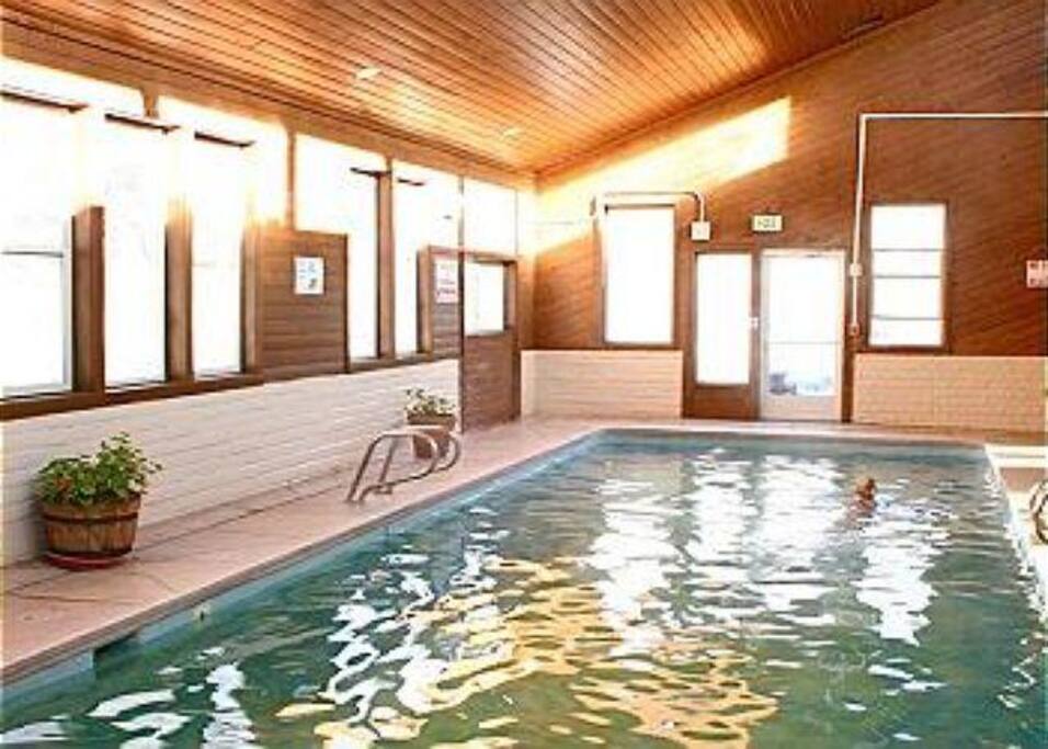 Community Pool - Bring the kids to the indoor community pool to cool off on a hot day.