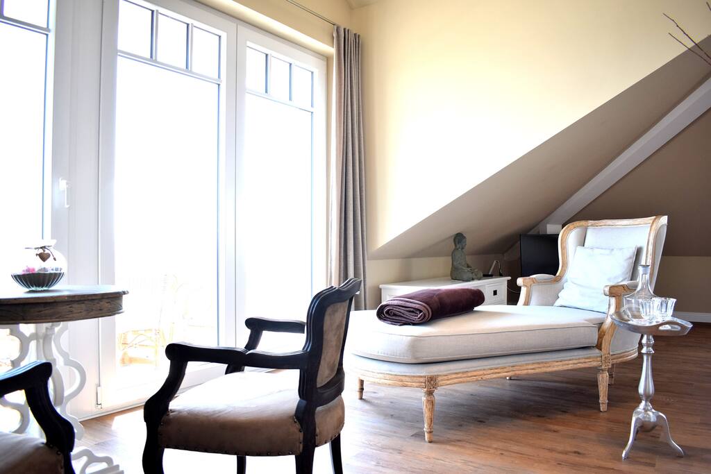 Auf einer Chaiselongue den Panoramablick über die ganze Ostseeküste genießen