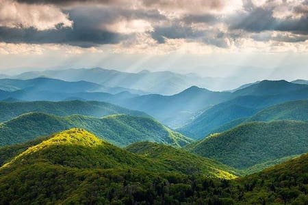 Tranquility Ridge Mountain Cabin