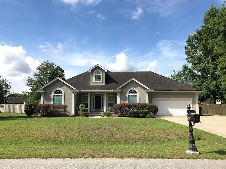 Golden Isle Retreat Houses for Rent in Brunswick, United