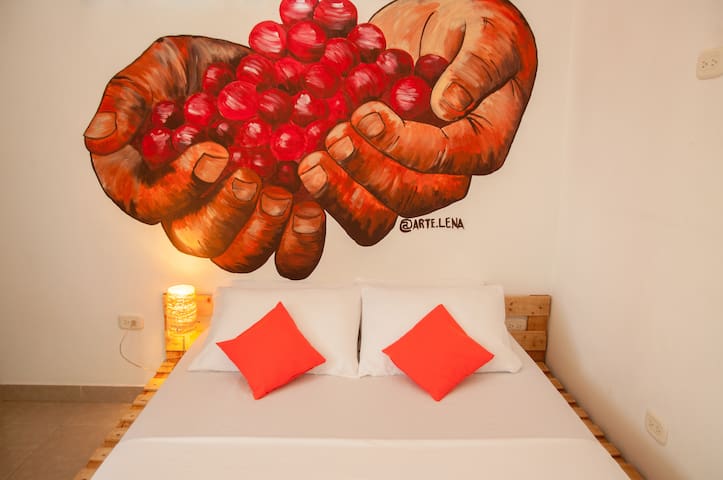 Cozy double-bed room, AC, wifi, breakfast included