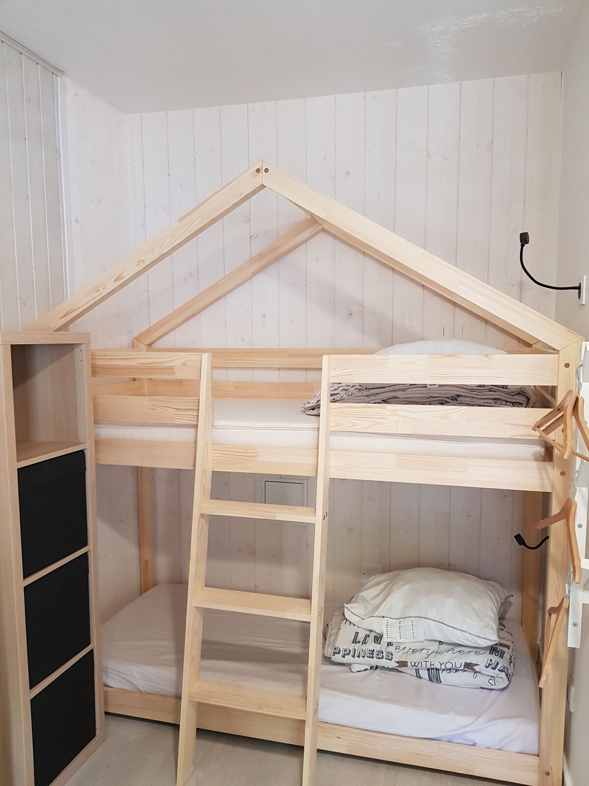 Uzavretý horský kútik so zrubovou posteľou 