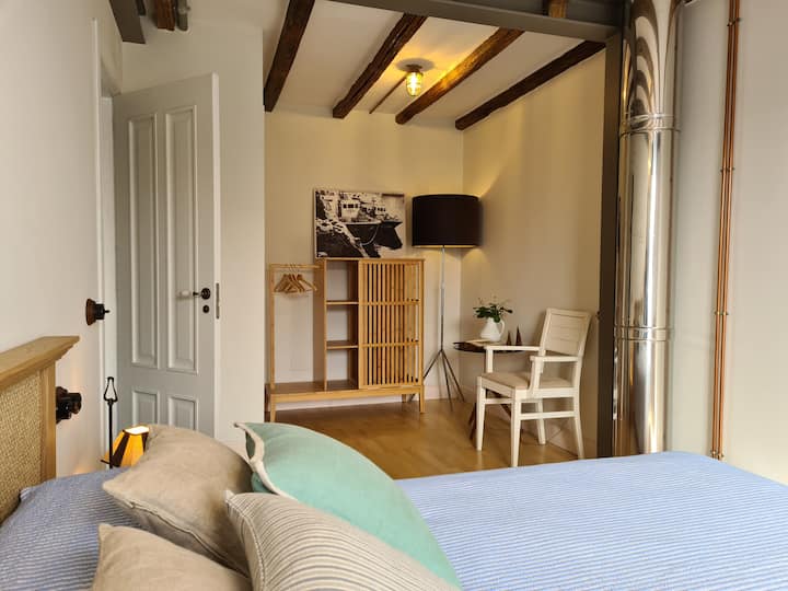 Double room, with 150cm bed.