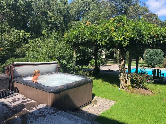 Pier, Pool, Paradise gallery image 2