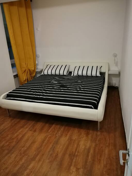 Camera con letto king size