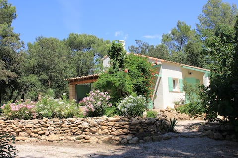 Air-conditioned cottage in the heart of a Provencal Mas in Rognes