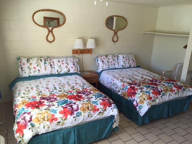 SBI Boutique Beach Motel-Poolside Garden Apt