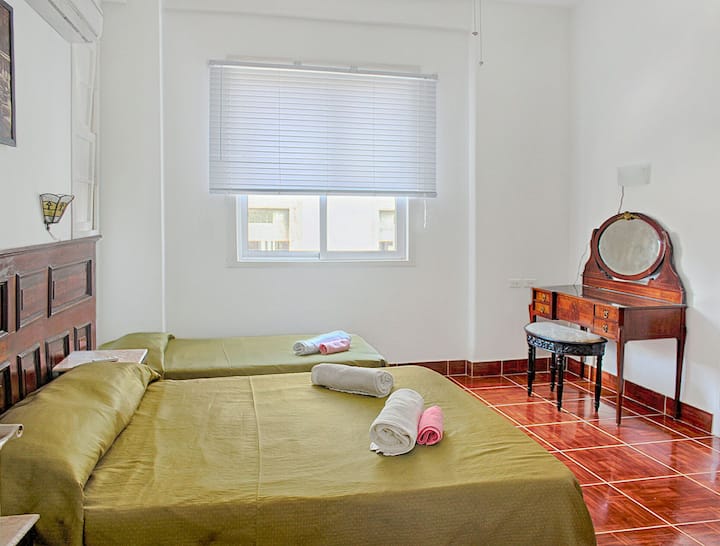 Soba A  (bračni krevet (širine 150-179 cm) 160x190 +1 osobni)