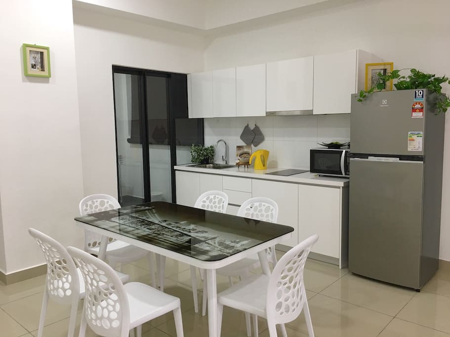 Dining. Open concept kitchen
