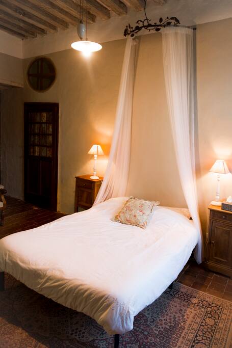 chambre renaissance au chateau de Bourgon