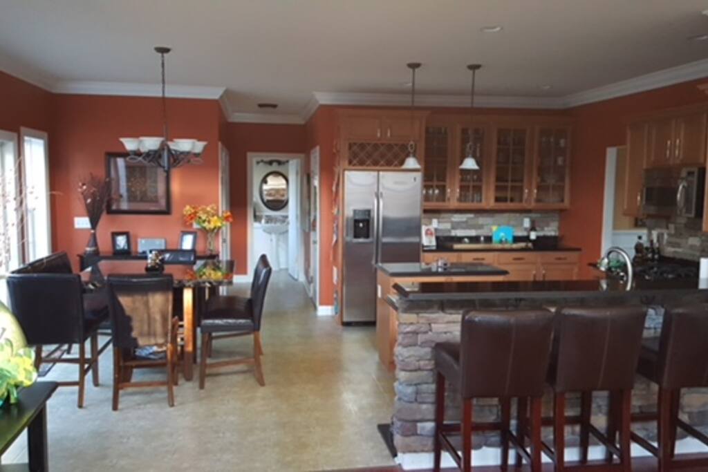 Eat in kitchen and snack bar