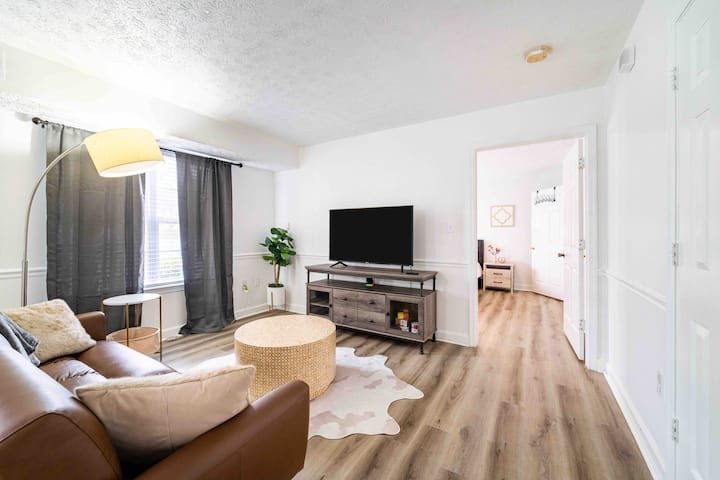 Newly Renovated, Cozy, Centrally Located 2BR/2BA
