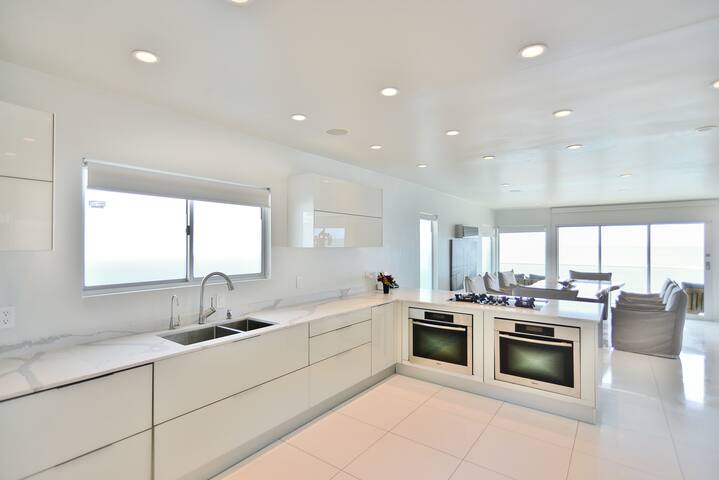 Oceanfront Celebrity gallery image 4