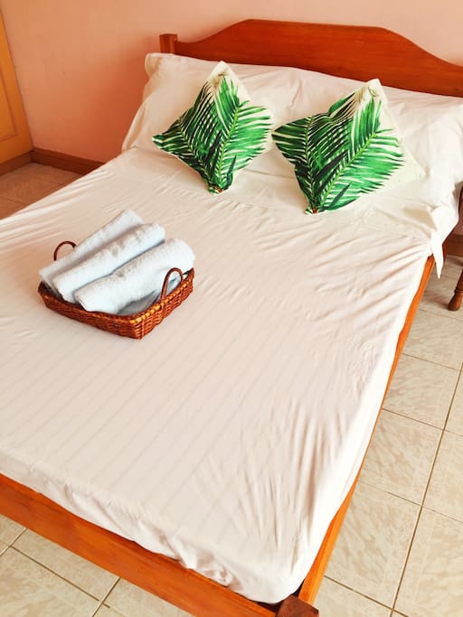 Bed 1 fits 2 persons comfortably