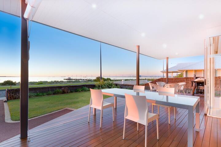 Beachfront Luxury – Starfish (Ground level Condo) gallery image 2