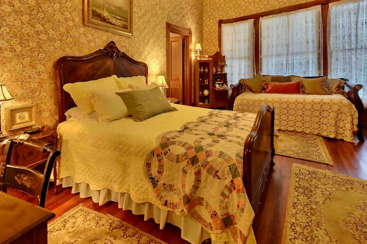 Marigold bedroom - queen bed & twin trundle bed