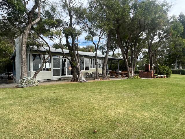 Sea’esta Sands- Absolute Beachfront Family Retreat gallery image 3